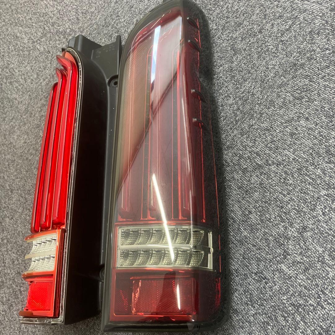 ハイエースFLEX LEDテールULTIMATE 右側のみです