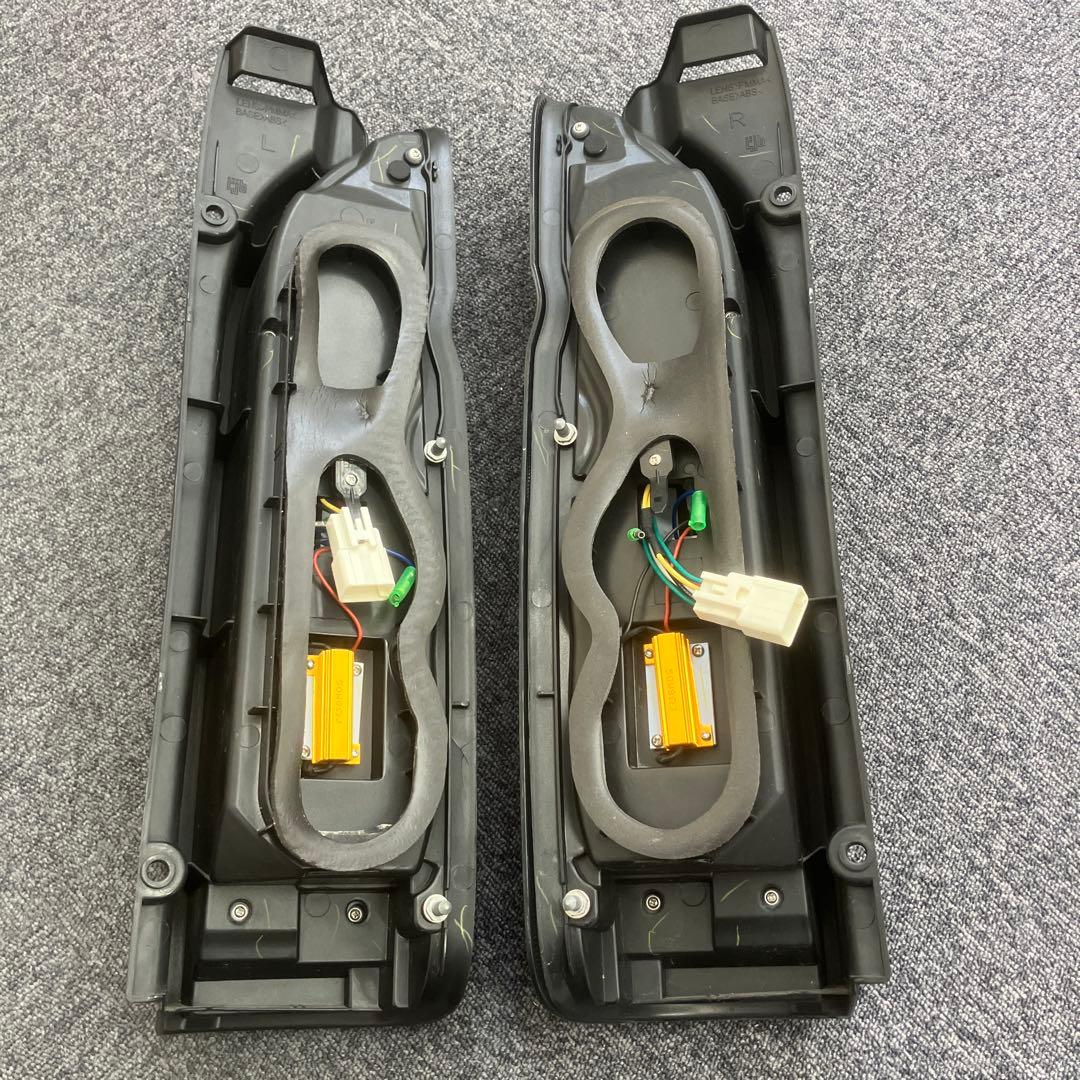 ハイエースFLEX LEDテールULTIMATE 右側のみです