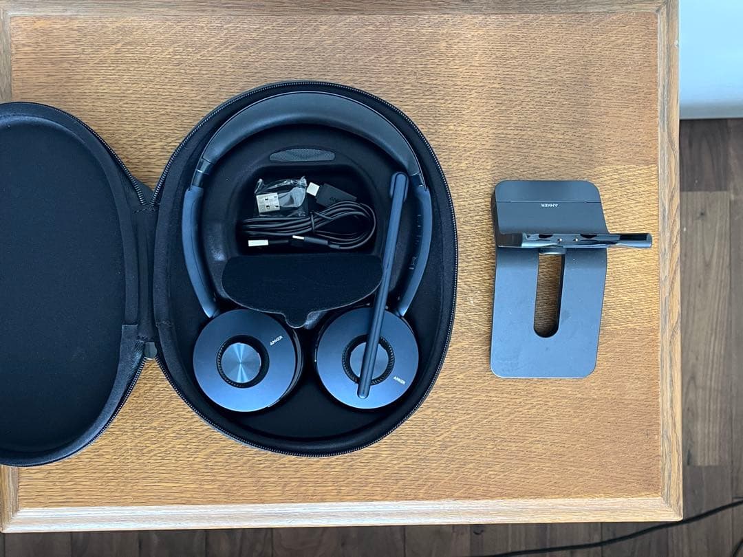 Anker PowerConf H700 ケース、スタンド付