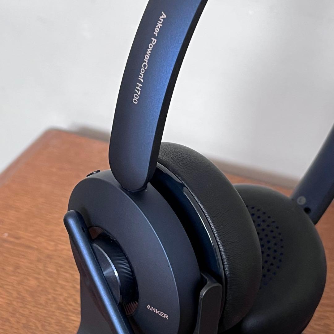 Anker PowerConf H700 ケース、スタンド付