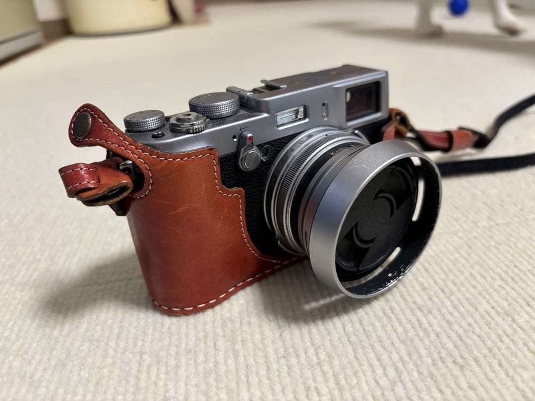 【値下げ相談可・良品・革ケース付】FUJIFILM X100Sデジタルカメラ