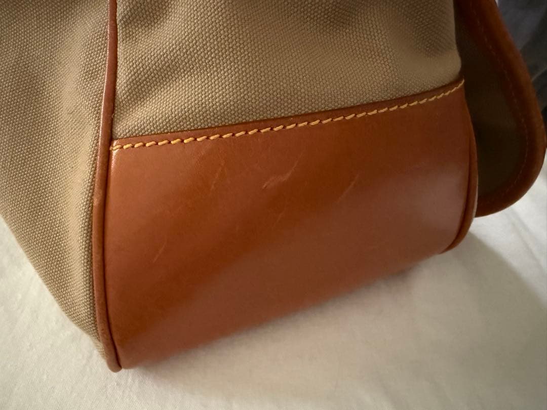 プラダ メッセンジャーバッグ ベージュ