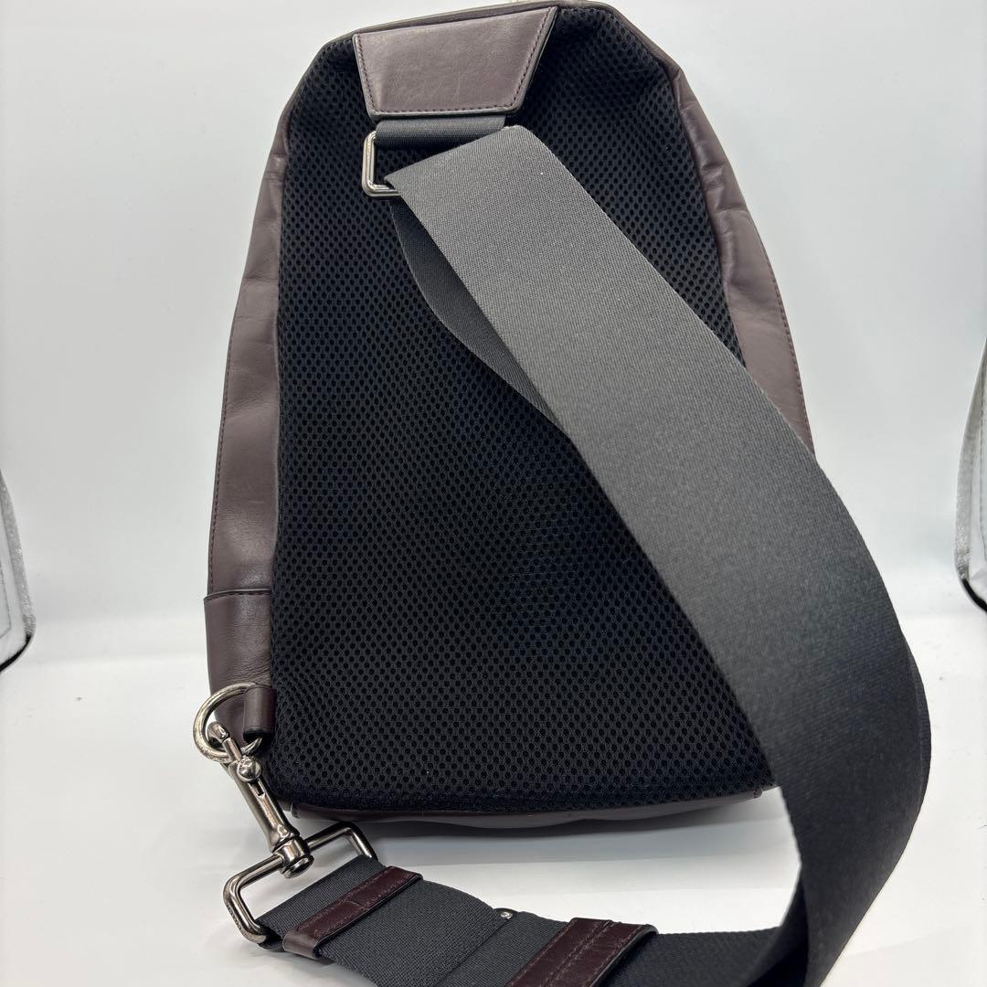 美品コーチ　ボディバッグ　ワンショルダー　ブラウン　ネイビー　レザー