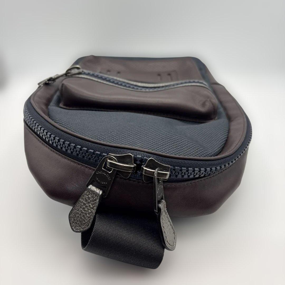 美品コーチ　ボディバッグ　ワンショルダー　ブラウン　ネイビー　レザー