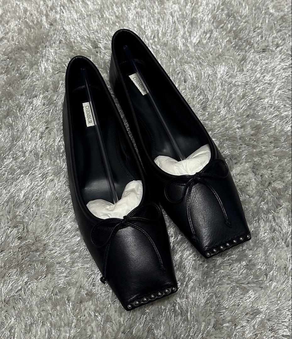 CHEMBUR チェンバースタッズスクエアトゥバレエシューズ