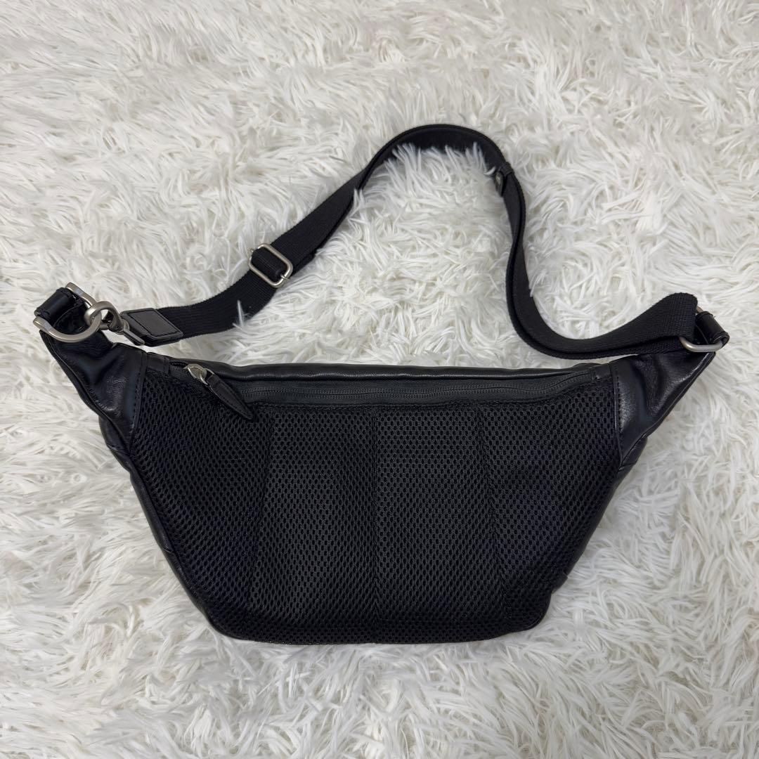 わ*と様 美品✨ AVIREX バーシティ デザイン ブルト ボディバッグ オー