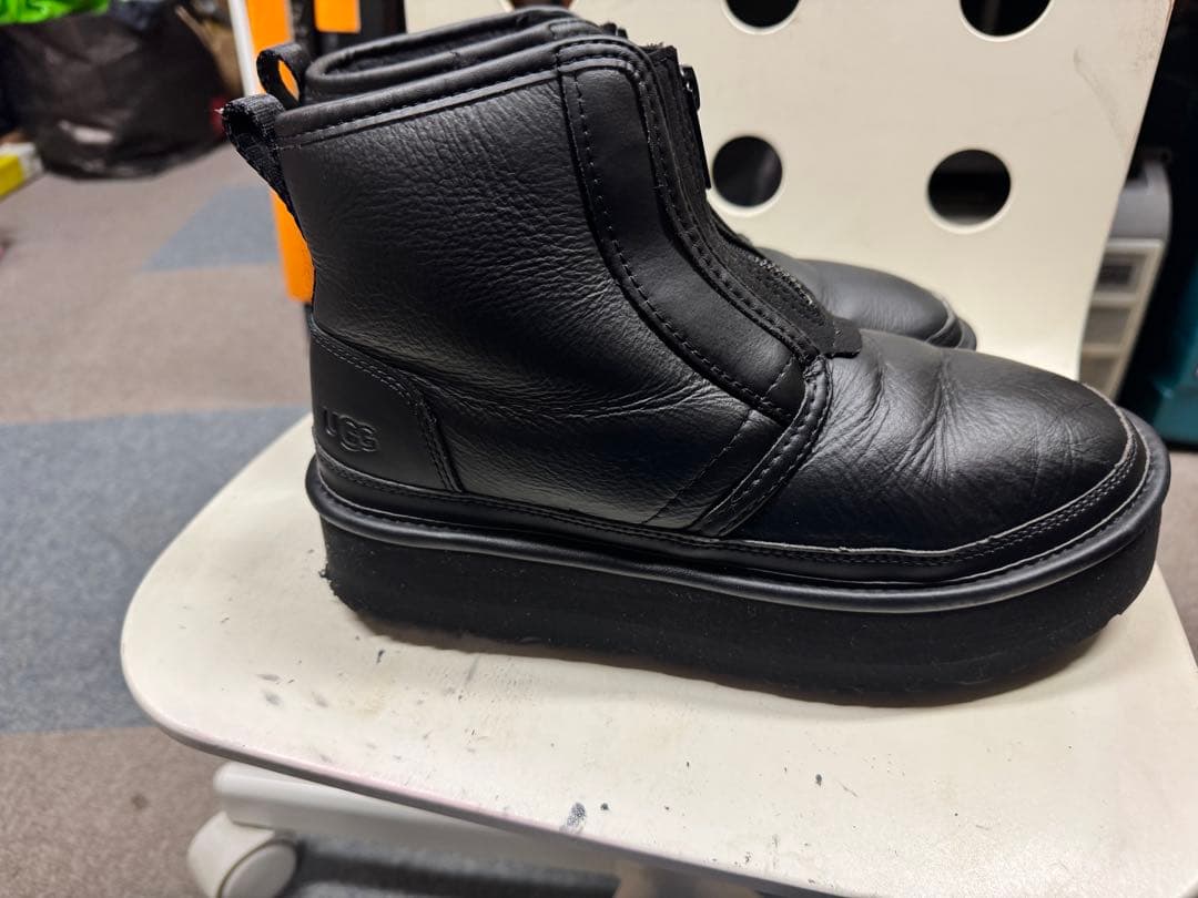 25cm UGG ブラック レザー ジップアップ ブーツ