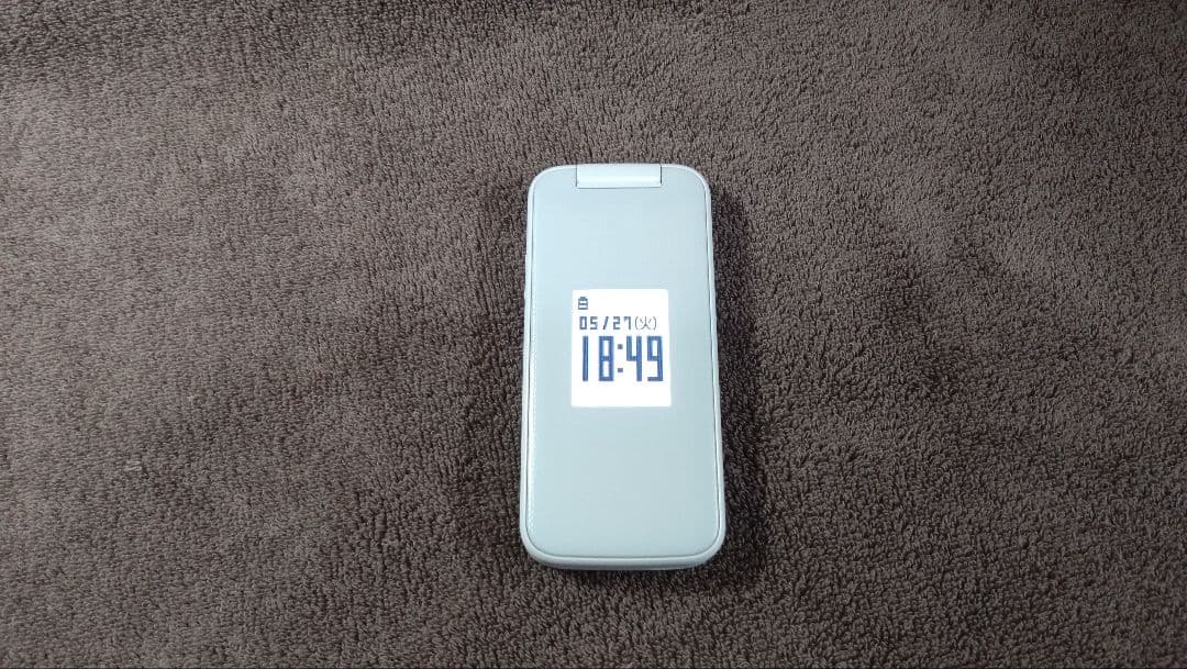 docomo F-41F ホワイト 折りたたみ式