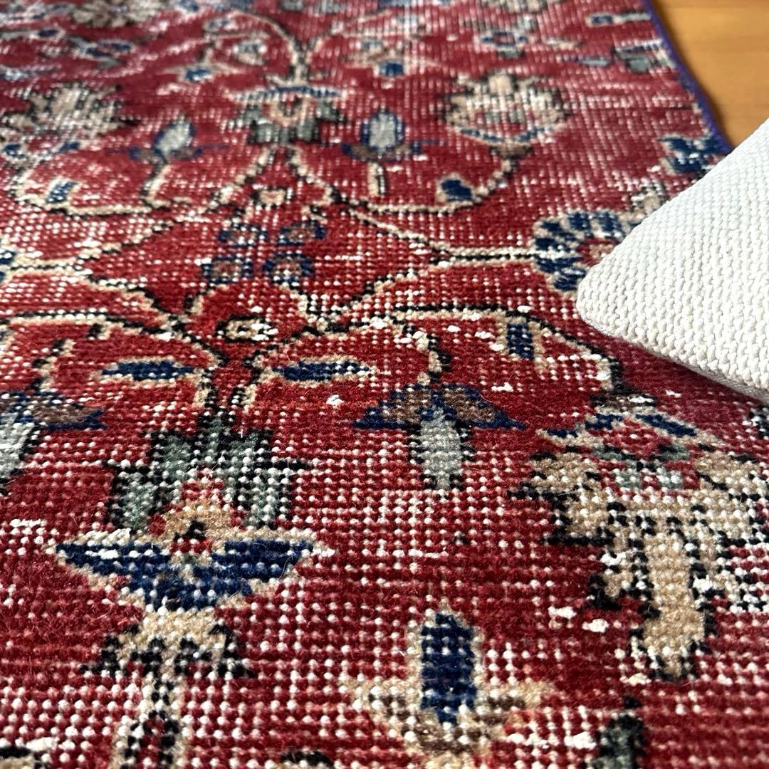 104×154 深みある赤色のボタニカル柄　擦れシャビー　トルコヴィンテージラグ