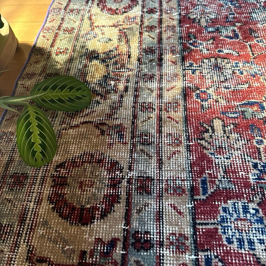 104×154 深みある赤色のボタニカル柄　擦れシャビー　トルコヴィンテージラグ