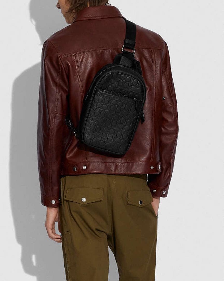 COACH シグネチャー　ボディーバック　黒　C1073 黒