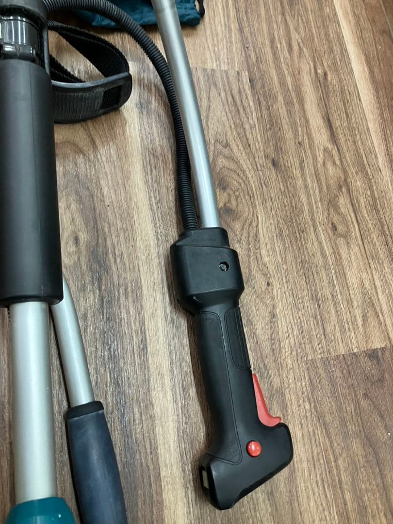 【makita　充電式草刈り機】MUR182UD　充電器付