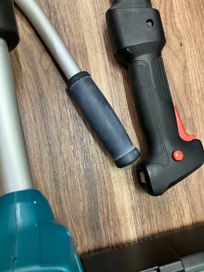 【makita　充電式草刈り機】MUR182UD　充電器付