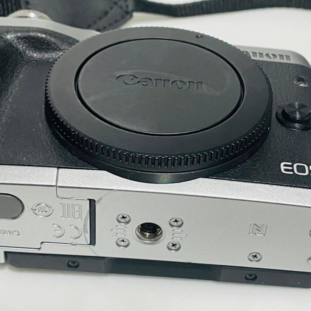 特価　Canon キヤノン　EOS M6 ダブルズームキット ミラーレス一眼