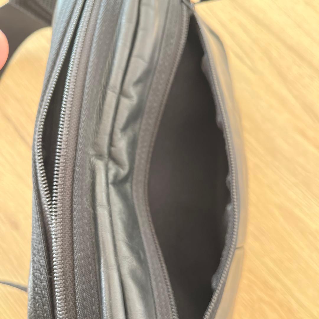 PORTER ブラックレザーボディバッグ