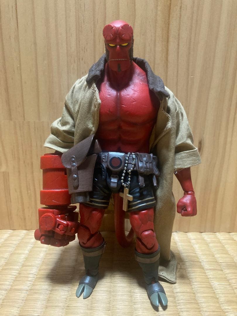 1000toys hellboy ヘルボーイ 1/12スケールフィギュア
