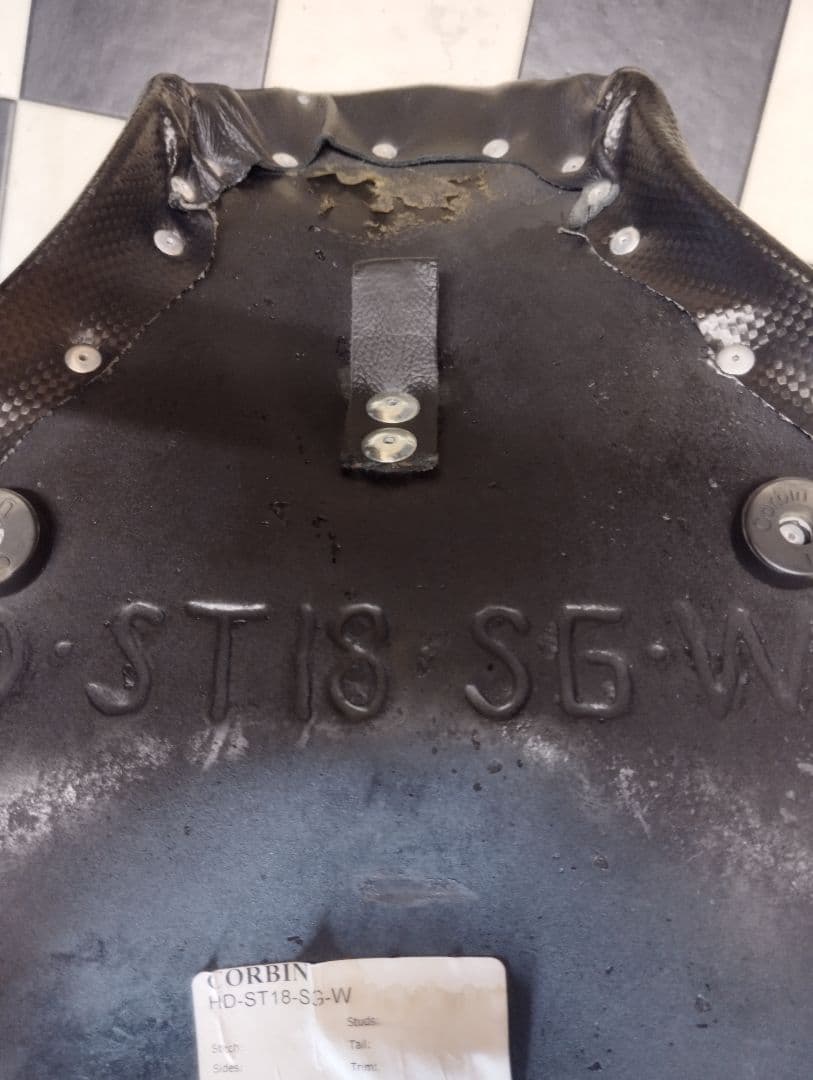 ハーレー　コルビン　BMC　シート　FXLRS