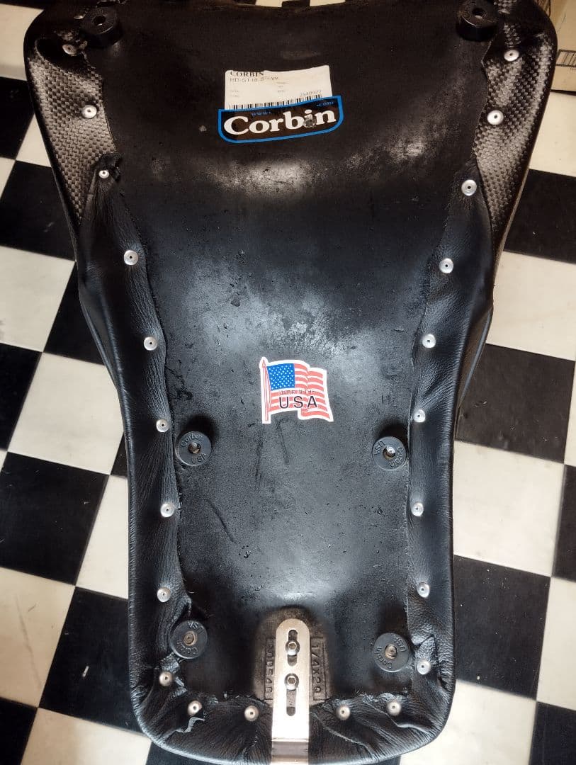 ハーレー　コルビン　BMC　シート　FXLRS