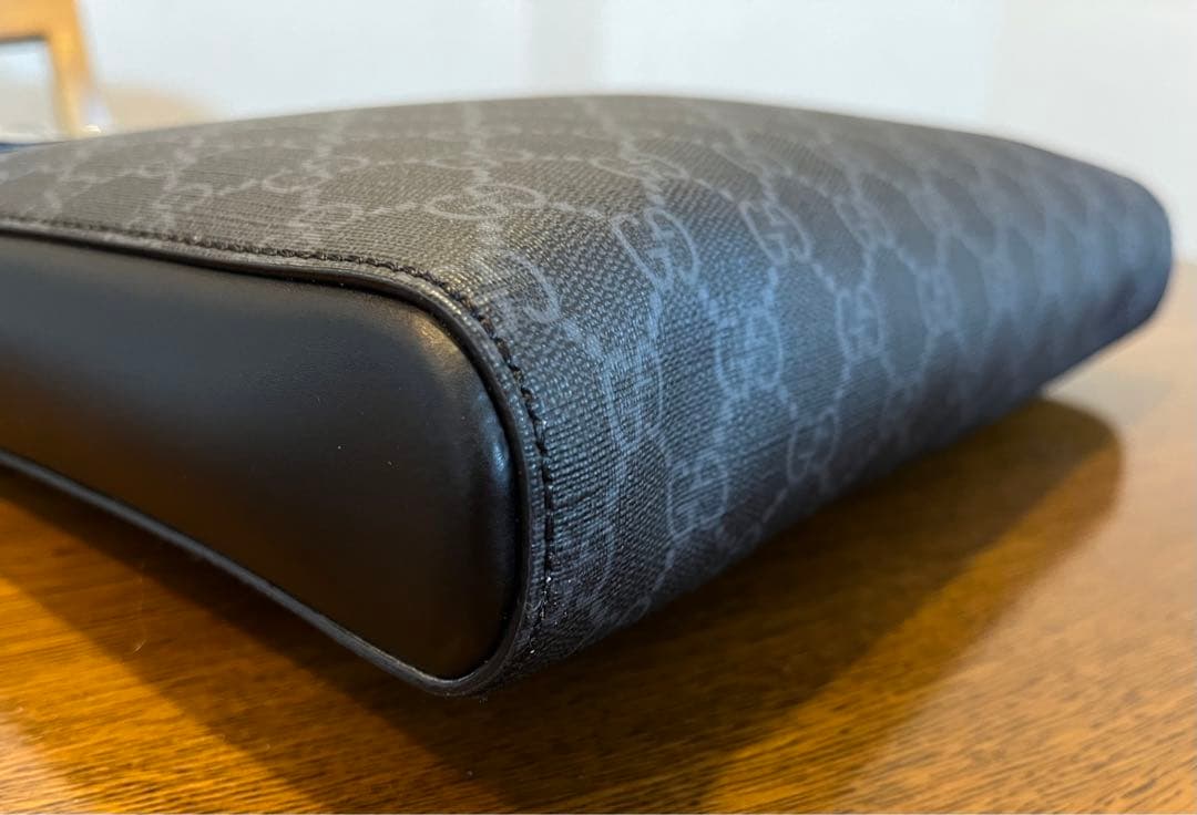 GUCCI GGスプリームキャンバスメッセンジャーバック16万→8万円大幅値下げ