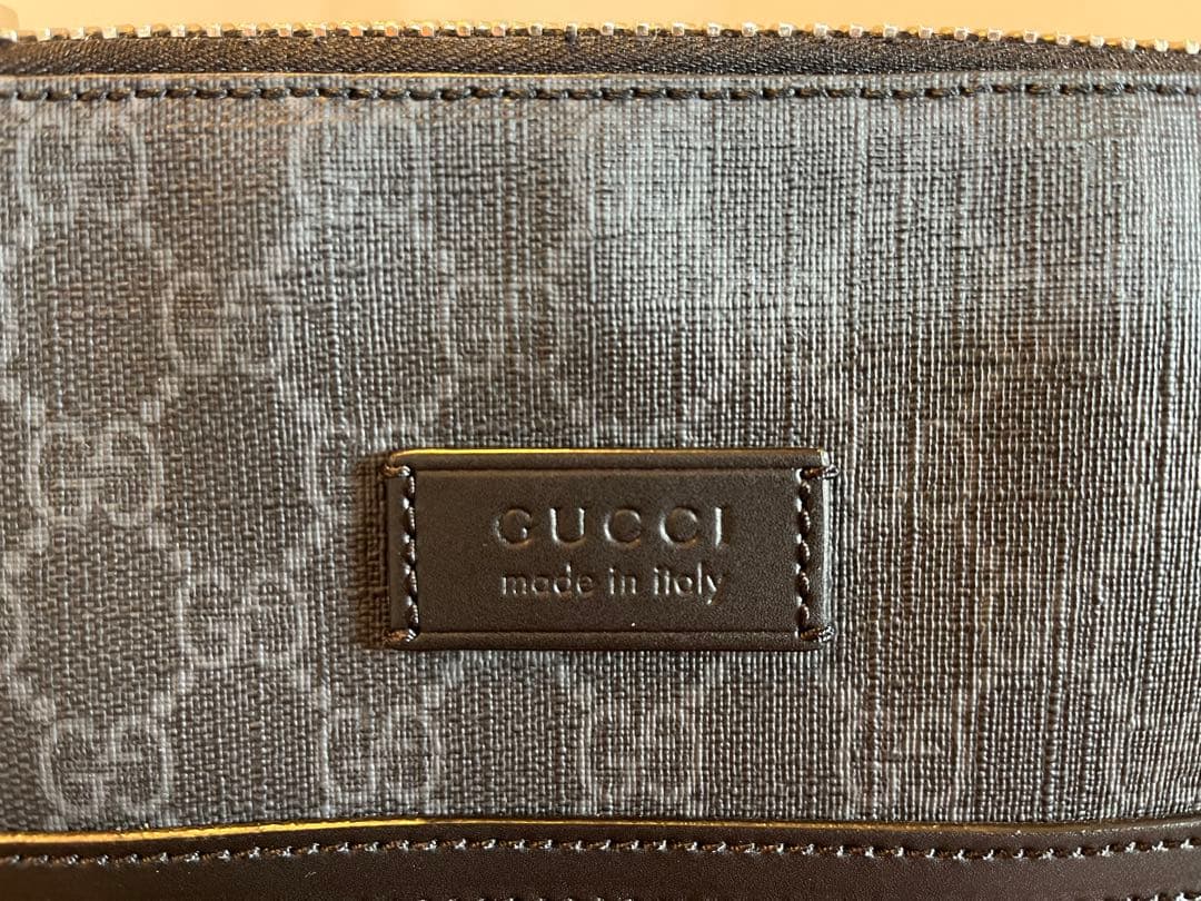 GUCCI GGスプリームキャンバスメッセンジャーバック16万→8万円大幅値下げ