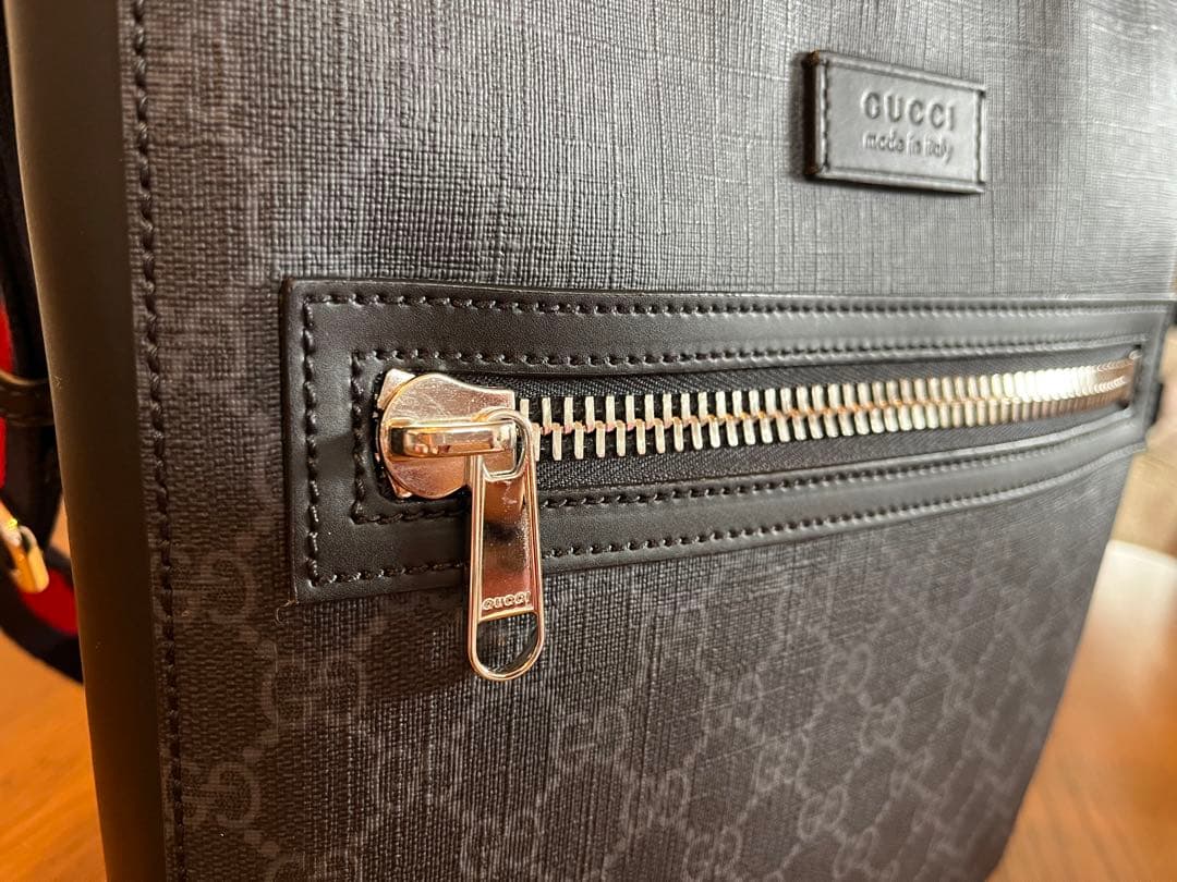 GUCCI GGスプリームキャンバスメッセンジャーバック16万→8万円大幅値下げ