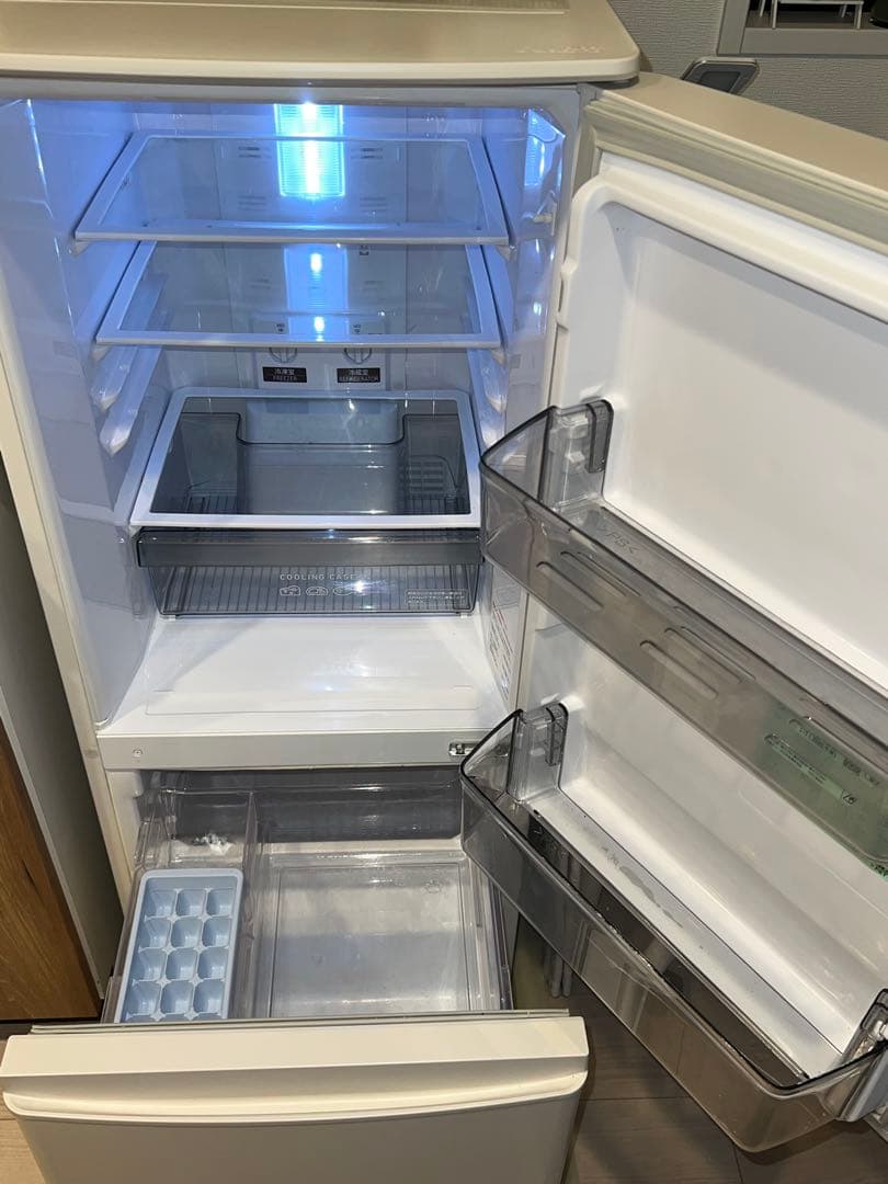 【送料・設置費込み】三菱冷凍冷蔵庫(146L)MR-P15F-W