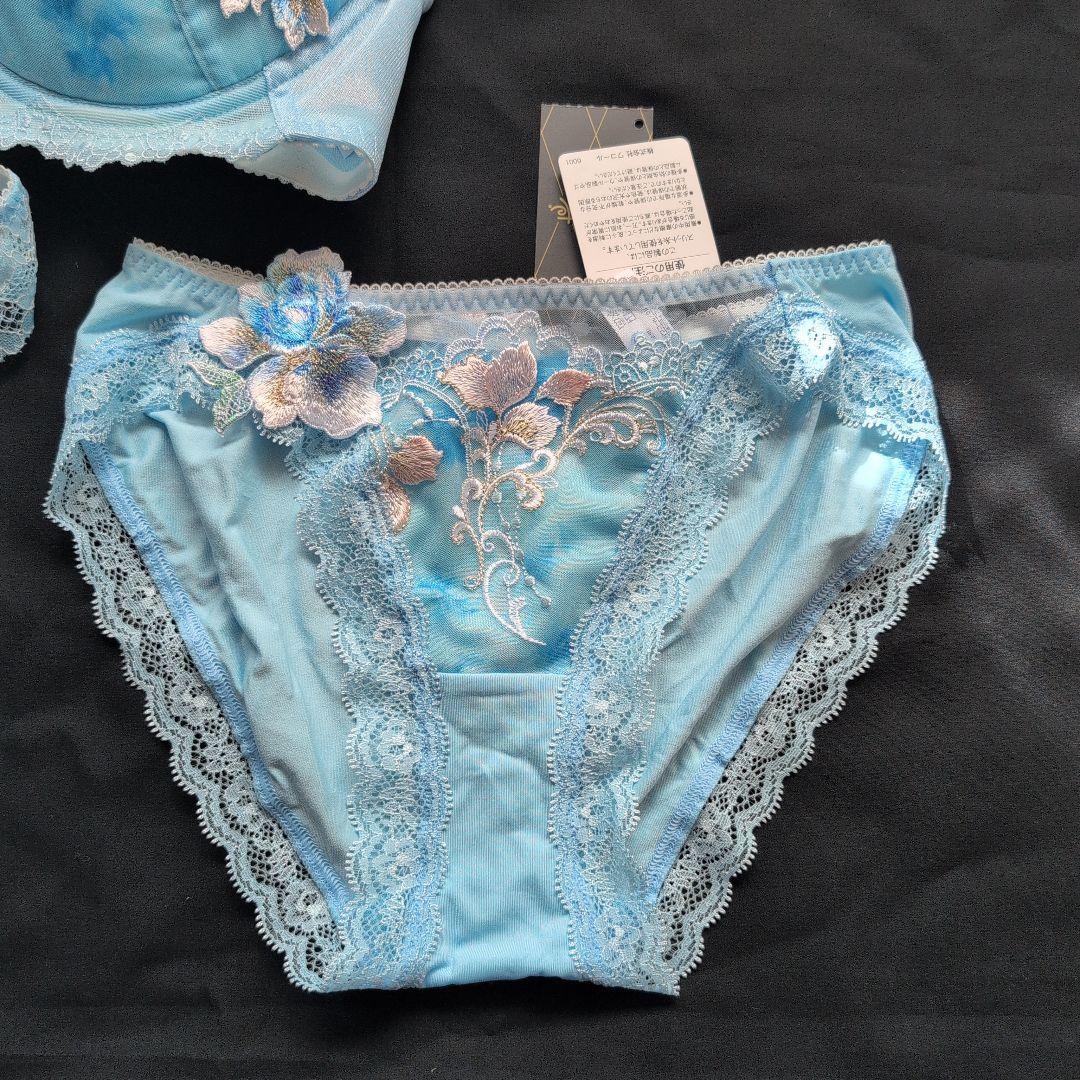 可愛い　新品サルート　Ｅ８０　３点水色 刺繍 ブラジャーショーツセット