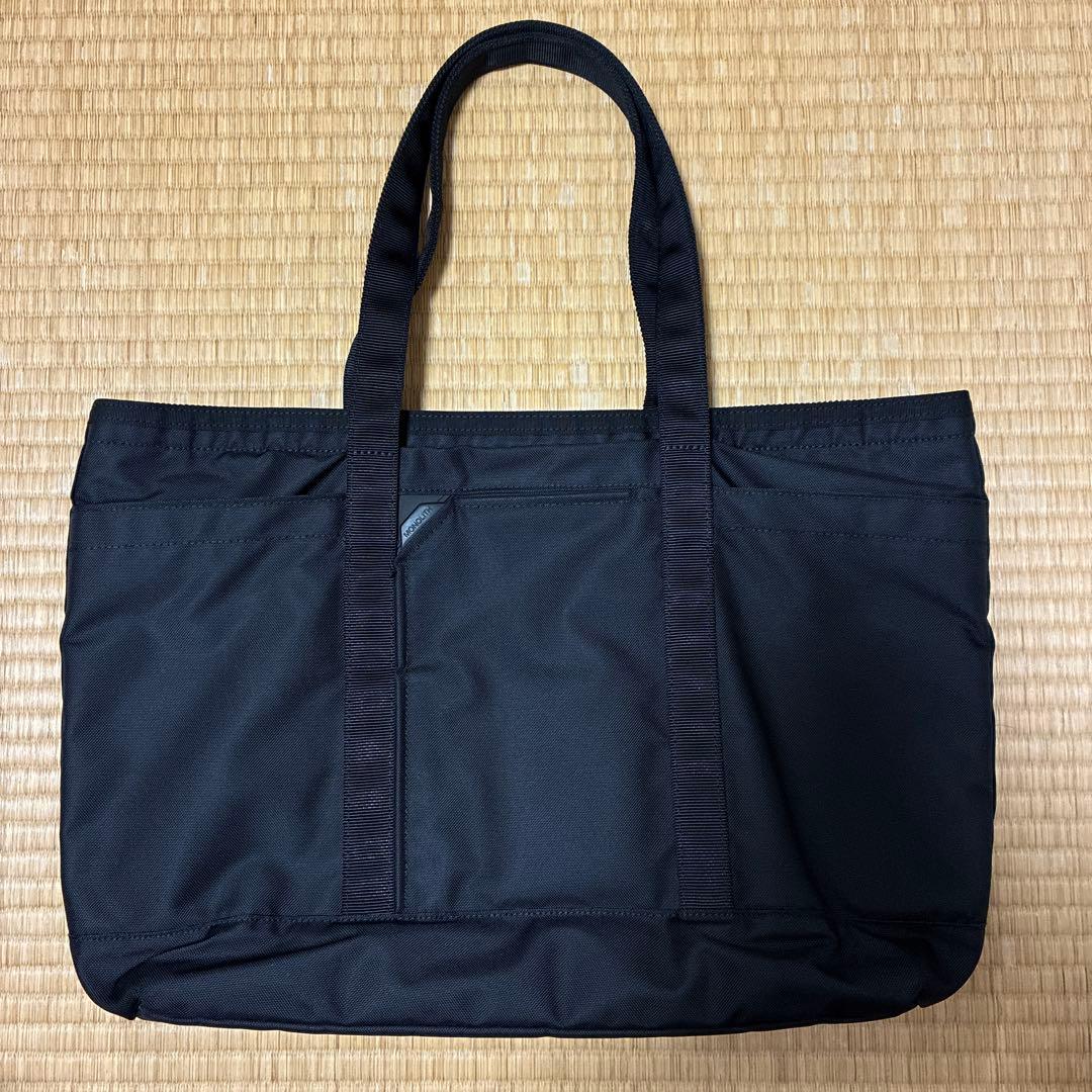 バッグ MONOLITH TOTE STANDARD S