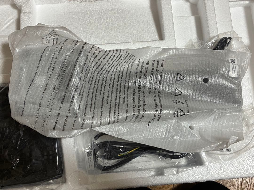 モニター27インチ　縦画面　ゲーミングモニター