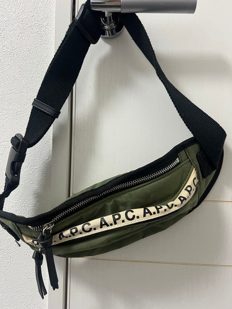 ⭐︎美品⭐︎A.P.C. ボディバッグ オリーブ色