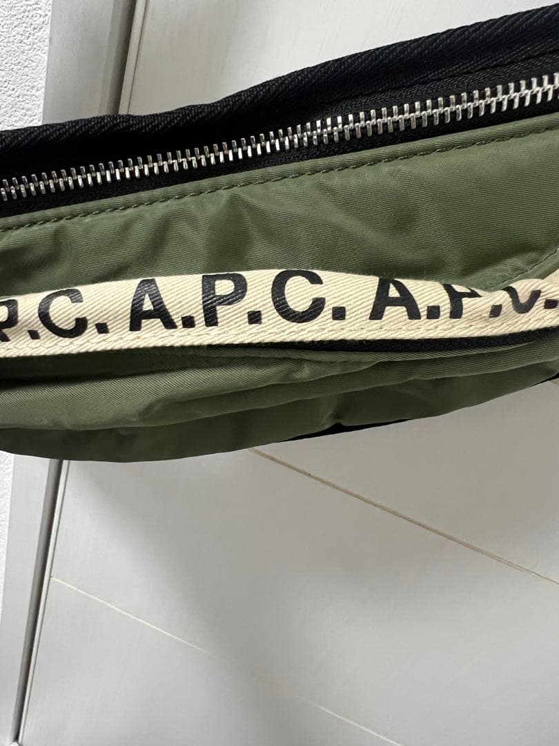 ⭐︎美品⭐︎A.P.C. ボディバッグ オリーブ色