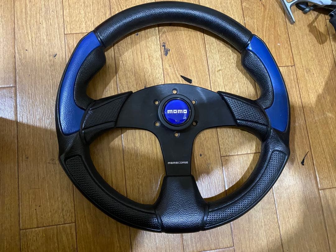 MOMO CORSEステアリング　35π ホーンボタン付き