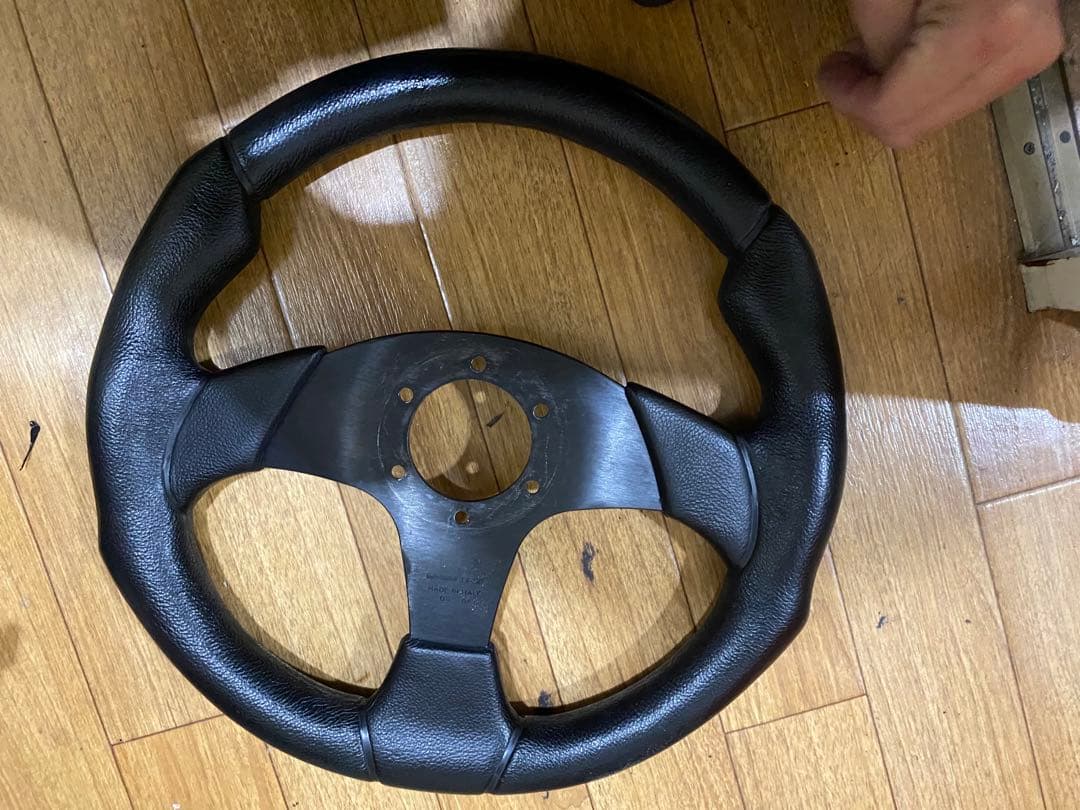 MOMO CORSEステアリング　35π ホーンボタン付き