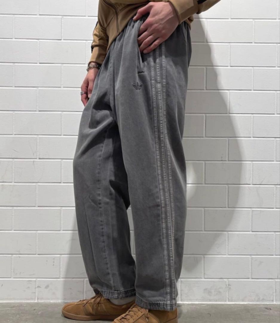 新品3XL】アディダス　アディカラールーズトラックパンツデニムadidasグレー