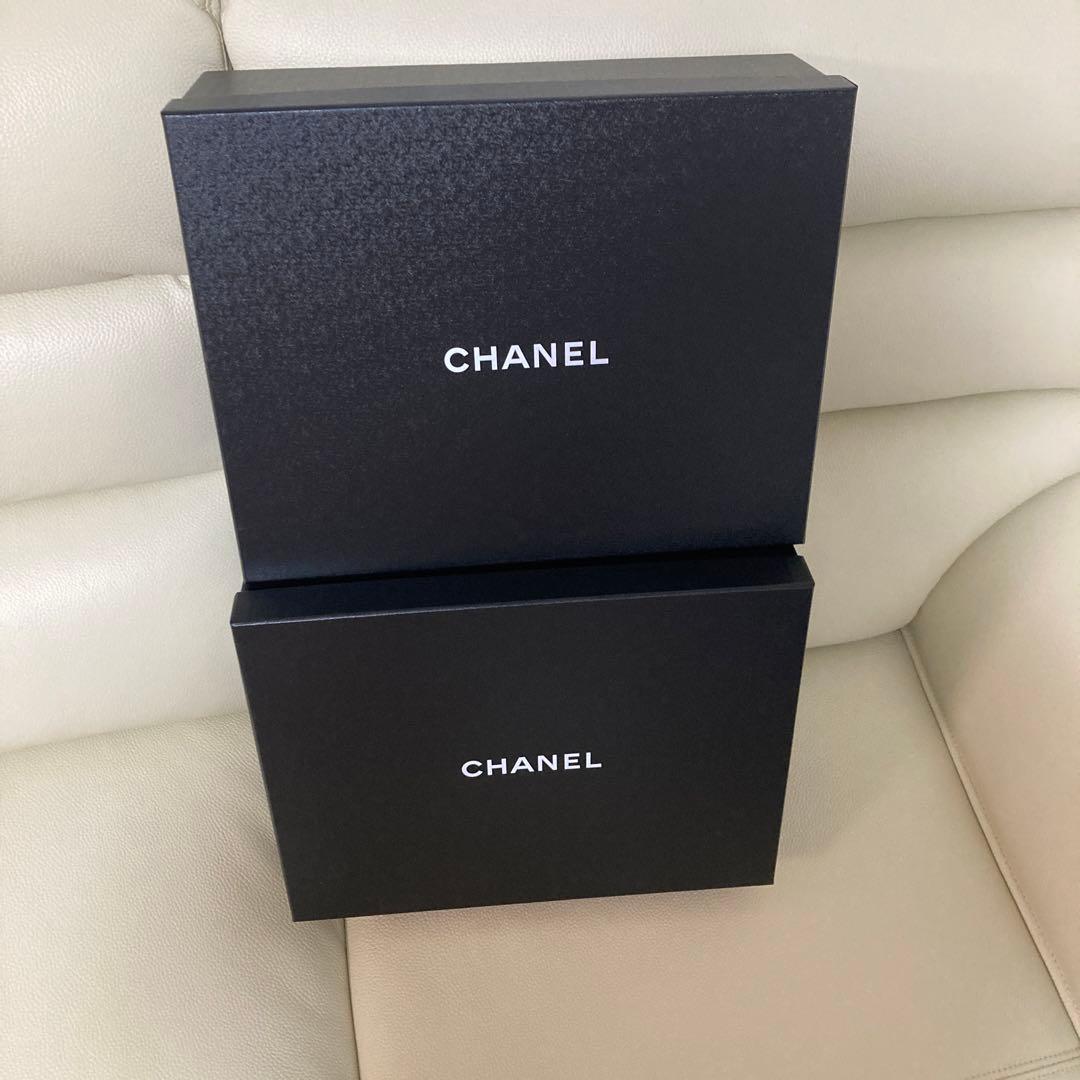 CHANEL ショッパー包装紙& 大きいサイズマグネット式箱、靴入れ空箱&リボン