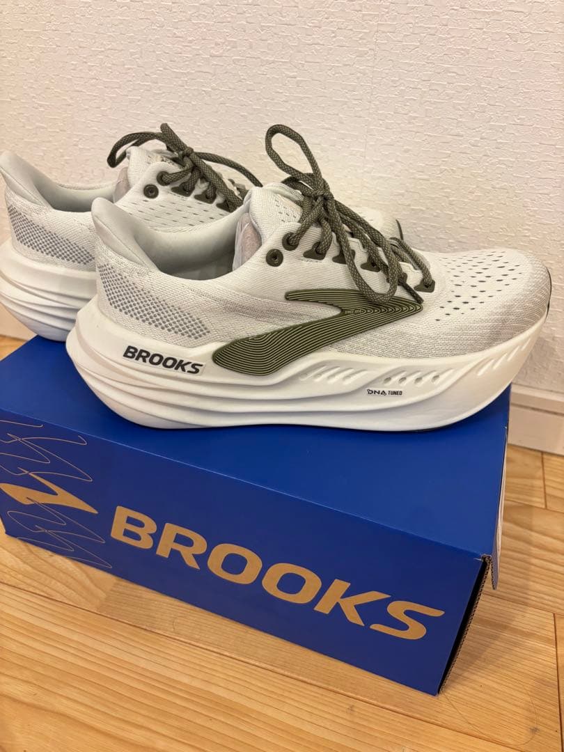 グリセリンマックス　ランニングシューズ　グレー