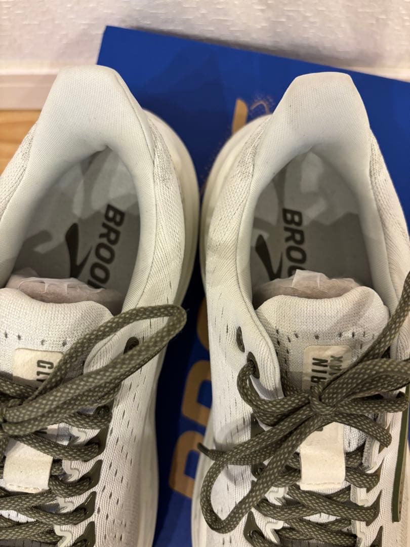 グリセリンマックス　ランニングシューズ　グレー