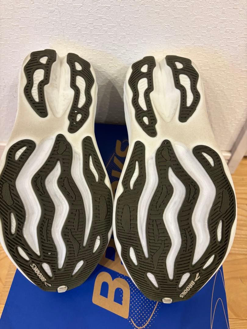 グリセリンマックス　ランニングシューズ　グレー