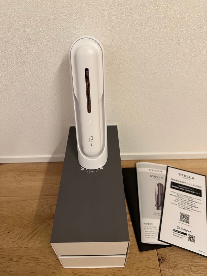 〈美品〉STELLA BEAUTE 美顔器 ホワイト