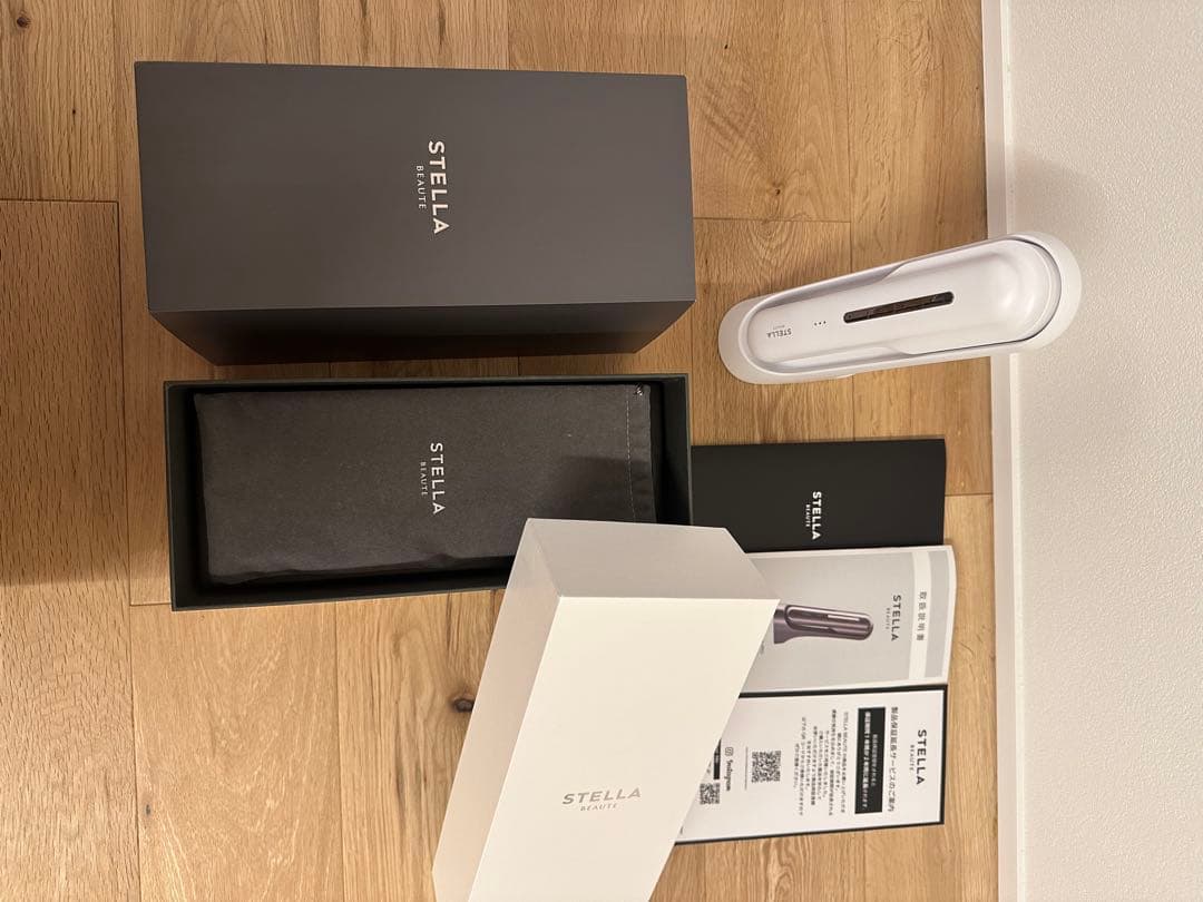 〈美品〉STELLA BEAUTE 美顔器 ホワイト