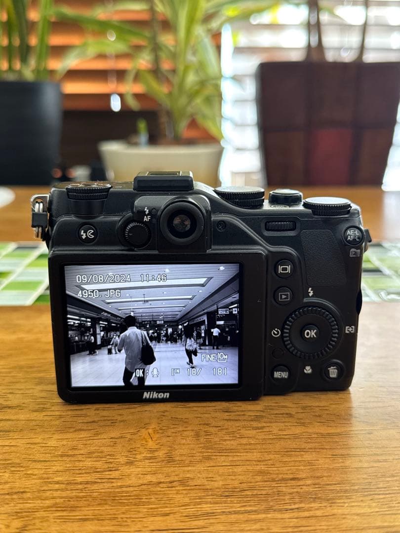 【動作品】ニコン COOLPIX P7000 ブラック【匿名配送】