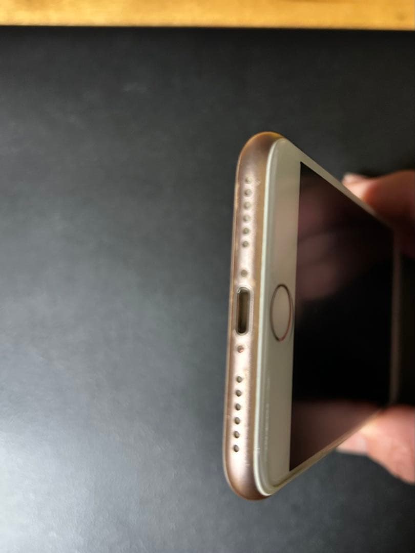 iPhone 8 ゴールド64GB美品