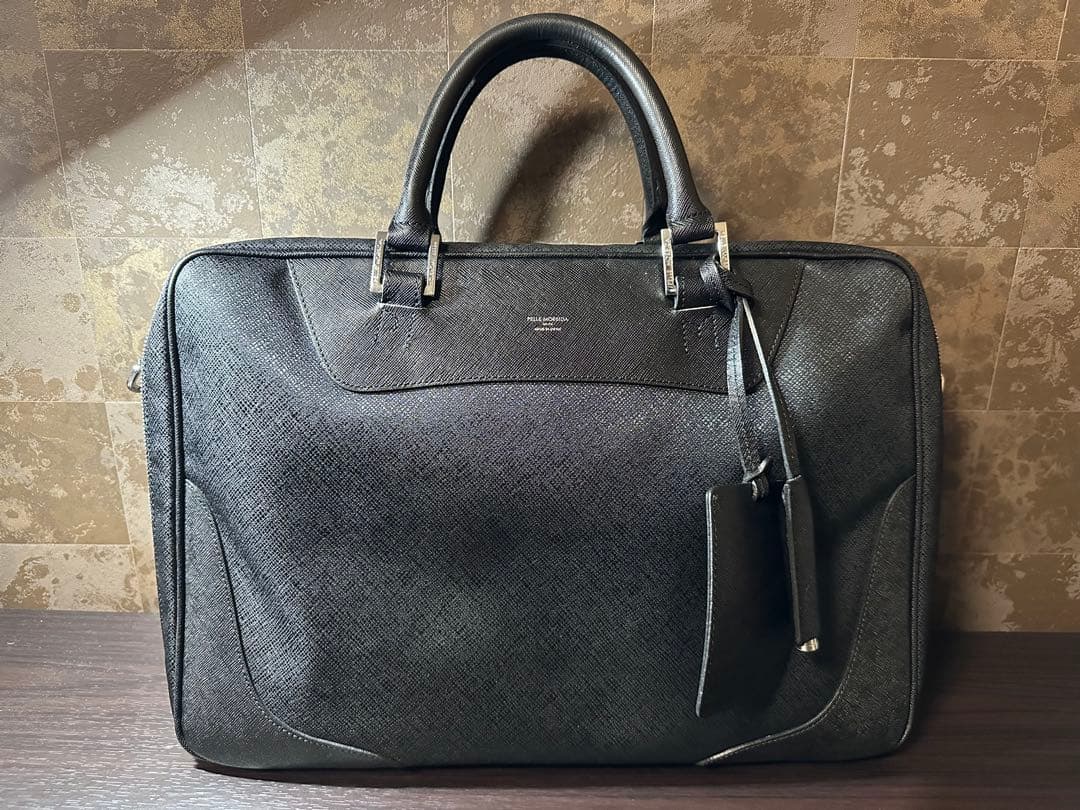 【極美品】2室 ペッレモルビダ キャ ピターノビジネスバッグ メンズブラ ック