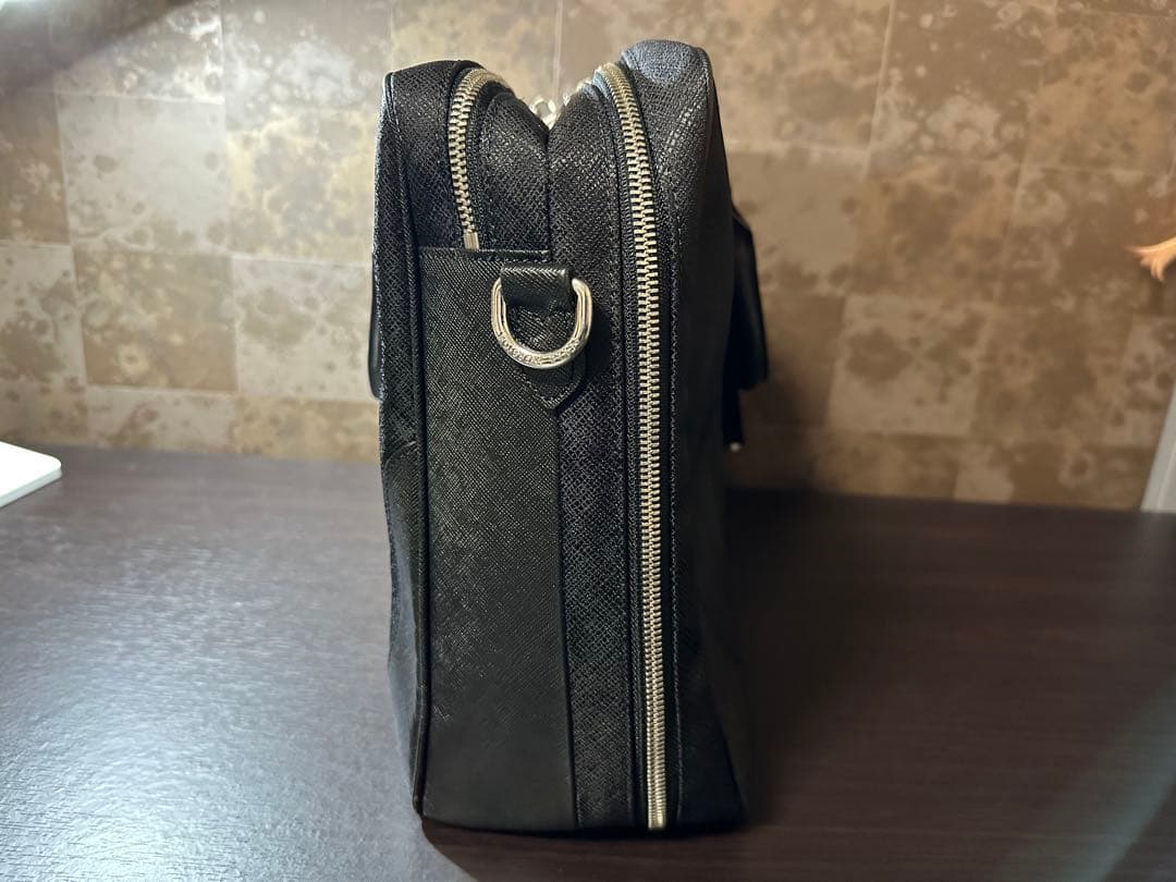 【極美品】2室 ペッレモルビダ キャ ピターノビジネスバッグ メンズブラ ック