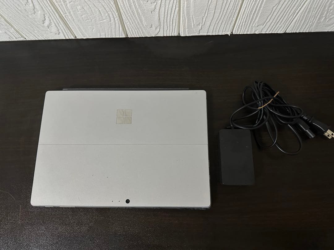 Microsoft Surface Pro 5本体　型番1796 128GB