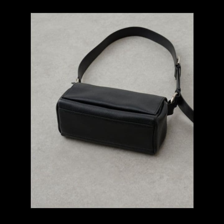 BEARDSLEY　ビアズリーショルダーバッグ レザーボディバッグ 　ブラック