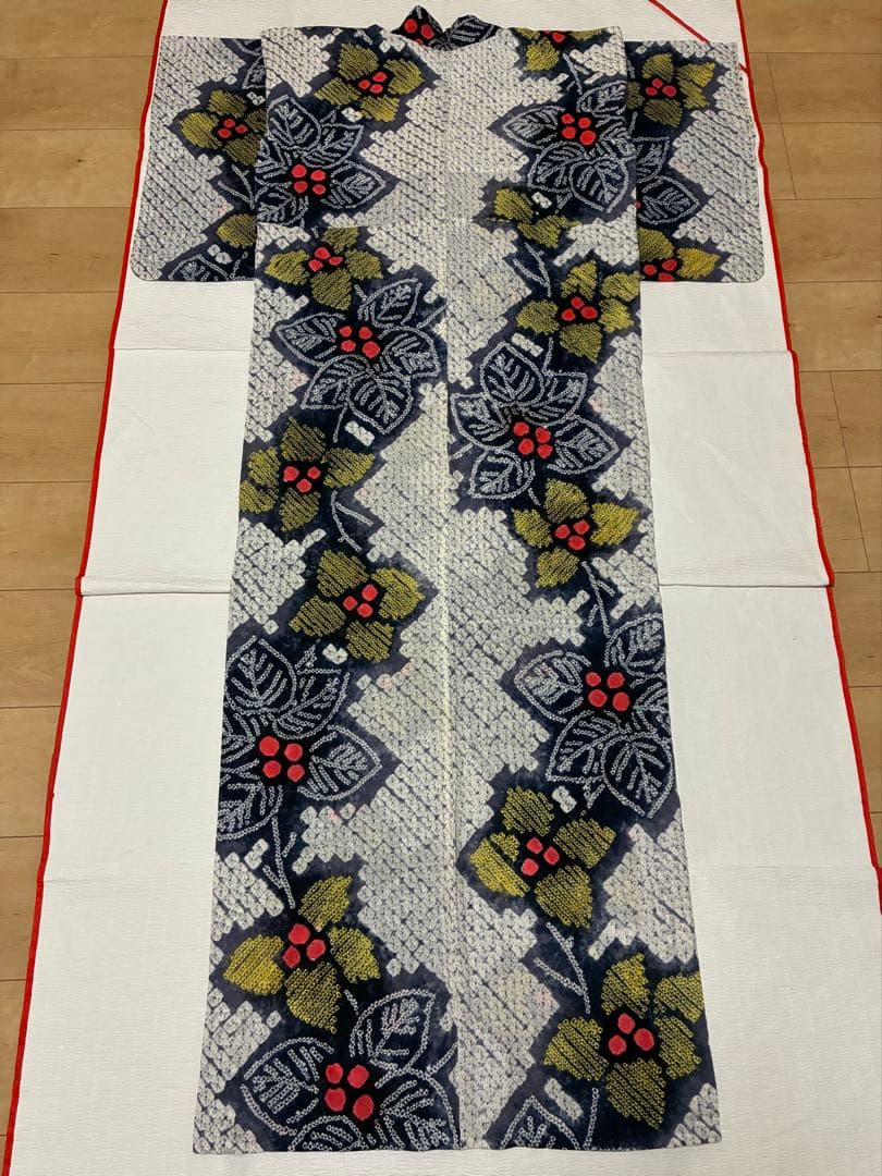 8の日セール　浴衣　有松鳴海絞り　赤い実の植物　裄67cm