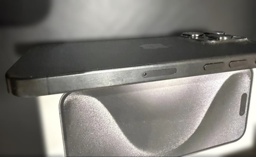 Apple iPhone 15Pro ブラックチタニウム　SIMフリー　極美品