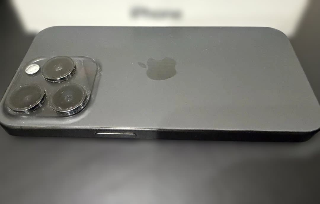 Apple iPhone 15Pro ブラックチタニウム　SIMフリー　極美品