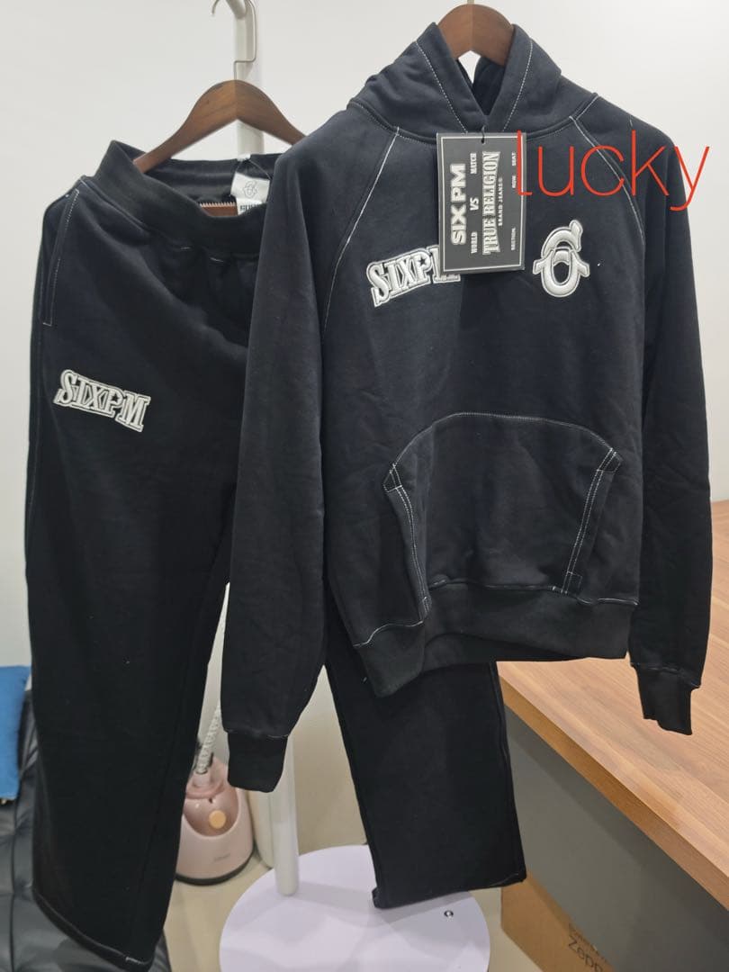 新品 6pm TRUE RELIGION ブラック パーカー セットアップ
